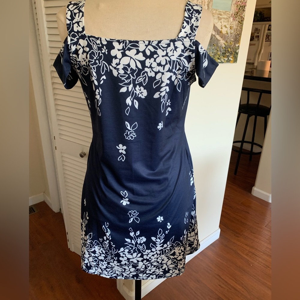 Navy & White Floral Cold-Shoulder Women's dress, had pockets, Super cute on